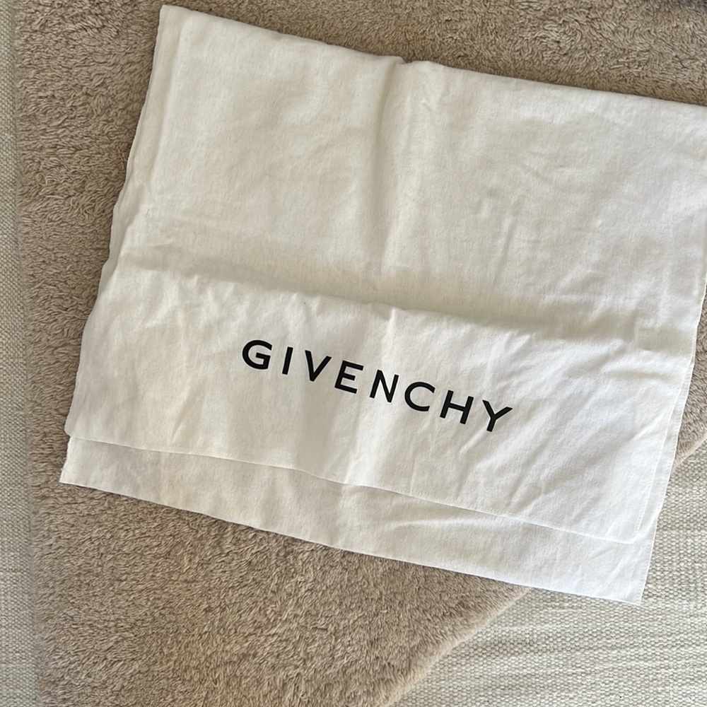 Givenchy Antigona black leather bag - Picture 15 of 15